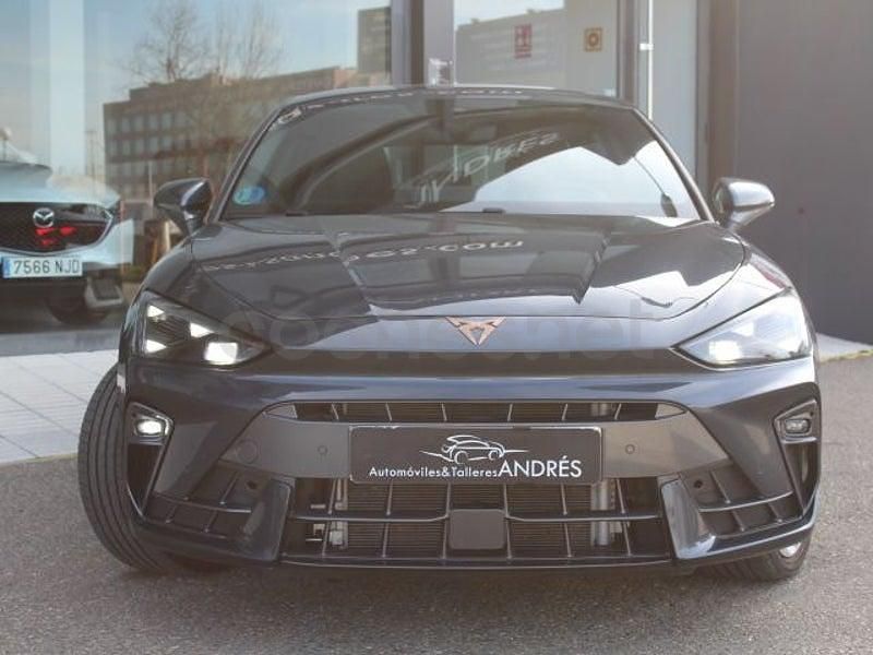 Usado Cupra Leon 150 CV (110 kW) 2024 Gris / plata Berlina