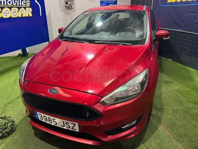 Usado Ford Focus ST-Line 125 CV (91 kW) 2016 Granate Berlina