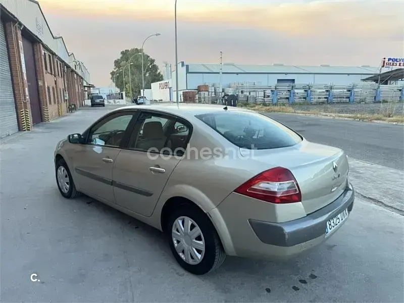 Usado Renault Mégane II Expression 105 CV (77 kW) 2006 Beige Berlina
