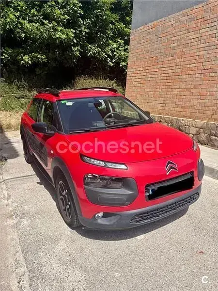 Usado Citroën C4 Feel 100 CV (73 kW) 2017 Rojo Berlina