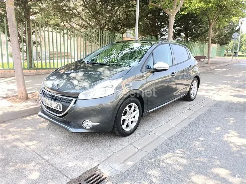 Usado Peugeot 208 Active 82 CV (60 kW) 2014 Gris / plata Utilitario