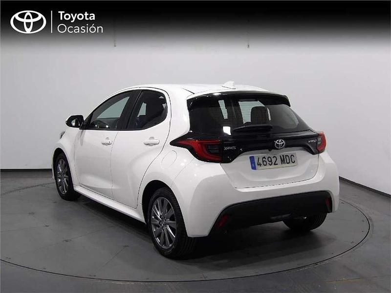Usado Toyota Yaris Hybrid Active 116 CV (85 kW) 2022 Utilitario