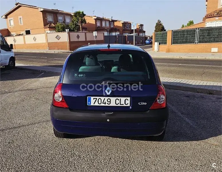 Usado Renault Clio II Expression 60 CV (44 kW) 2003 Azul Berlina