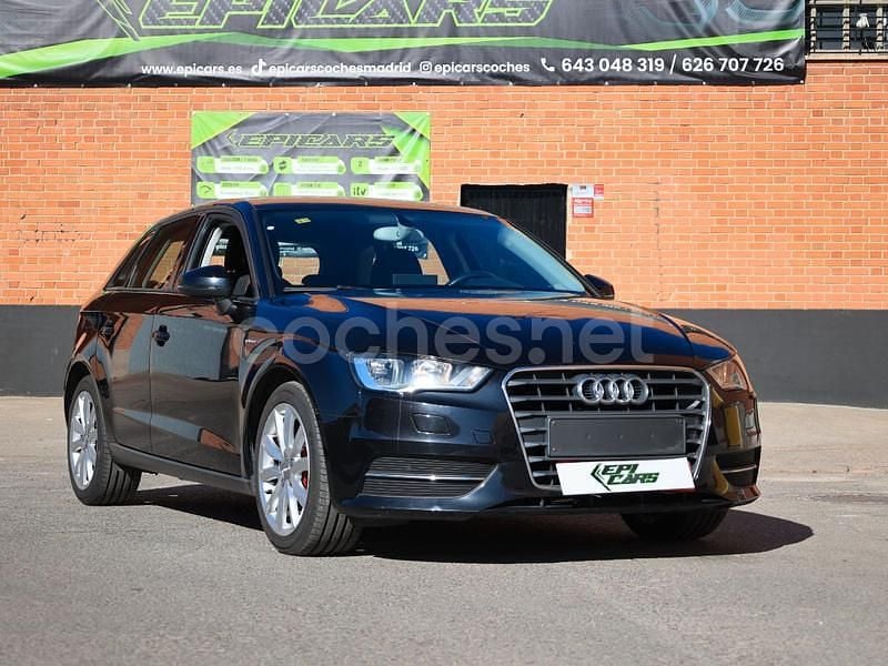 Negro Usado 2014 Audi A3 Sportback g-tron Attraction Berlina | 12.990 € - Imagen 1/4
