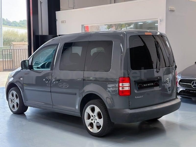 Usado VW Caddy Comfortline 102 CV (75 kW) 2013 Gris / plata Monovolumen