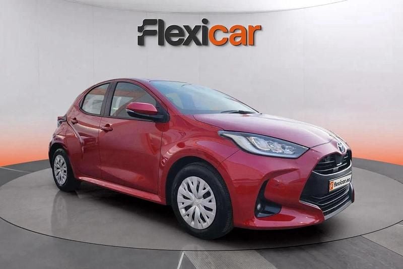 Rojo Usado 2023 Toyota Yaris Hybrid Active Berlina | 17.490 € (Super precio) - Imagen 1/4