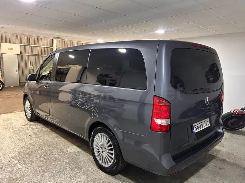 Usado Mercedes V200 136 CV (100 kW) 2016 Gris / plata Monovolumen