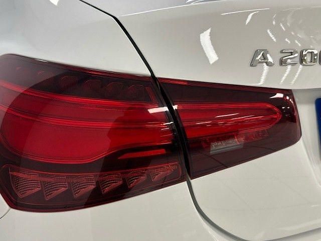 Usado Mercedes A200 AMG line 150 CV (110 kW) 2023 Blanco Berlina