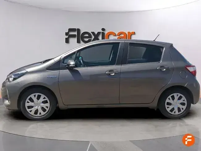Usado Toyota Yaris Active 100 CV (73 kW) 2020 Gris