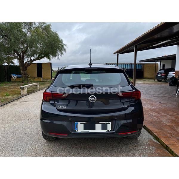 Usado Opel Astra Dynamic 136 CV (100 kW) 2016 Negro Berlina