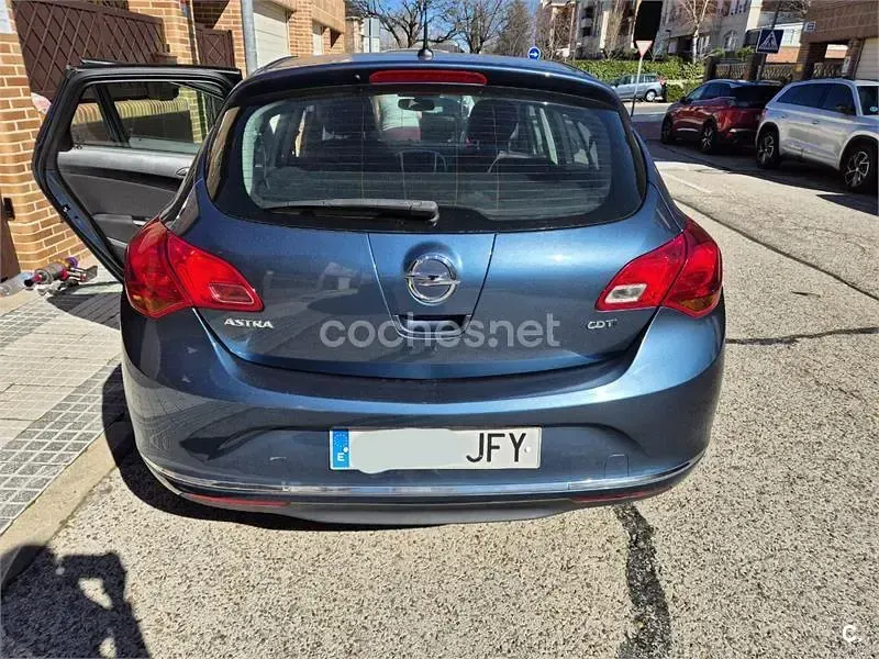 Usado Opel Astra Business 110 CV (80 kW) 2015 Azul Berlina