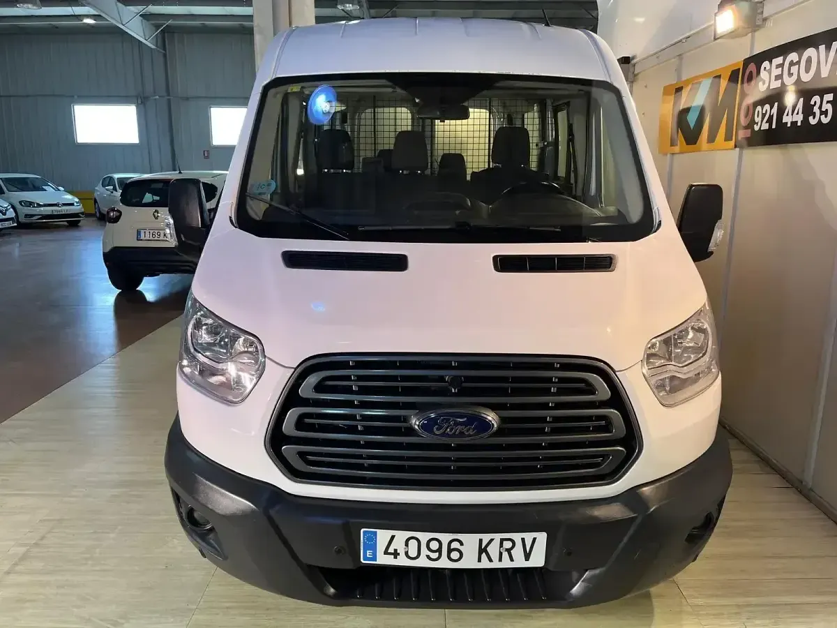 Usado Ford Transit Trend 130 CV (95 kW) 2018 Blanco Familiar