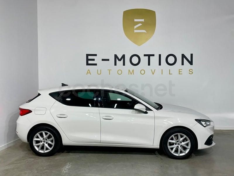 Usado Seat Leon Style 115 CV (84 kW) 2021 Blanco Berlina