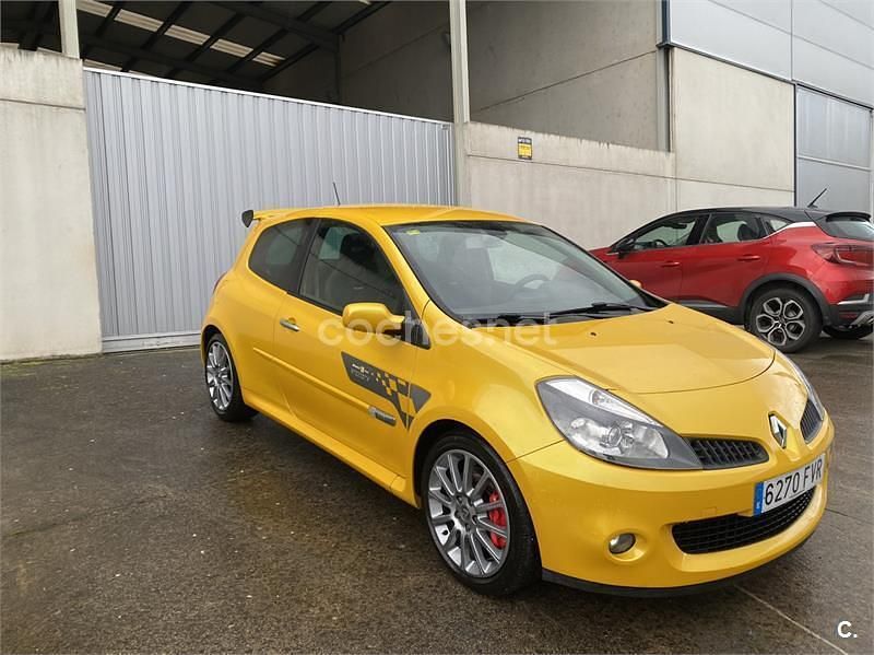 Usado Renault Clio II 200 CV (147 kW) 2007 Amarillo Berlina