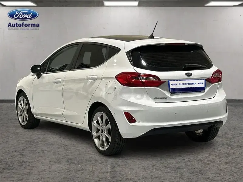 Usado Ford Fiesta Titanium 86 CV (63 kW) 2017 Blanco Utilitario