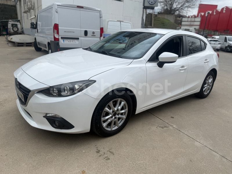 Usado Mazda 3 Luxury 150 CV (110 kW) 2014 Blanco Berlina