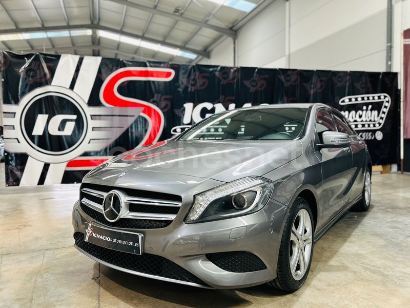 Gris / plata Usado 2015 Mercedes A180 Urban Berlina | 12.490 € (Precio justo) - Imagen 1/4