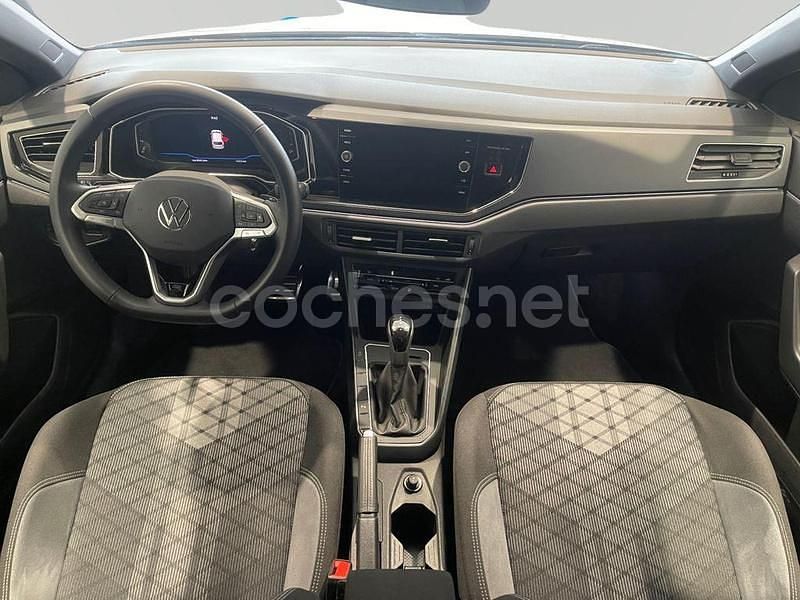 Usado VW Polo R-line 116 CV (85 kW) 2024 Gris / plata Berlina