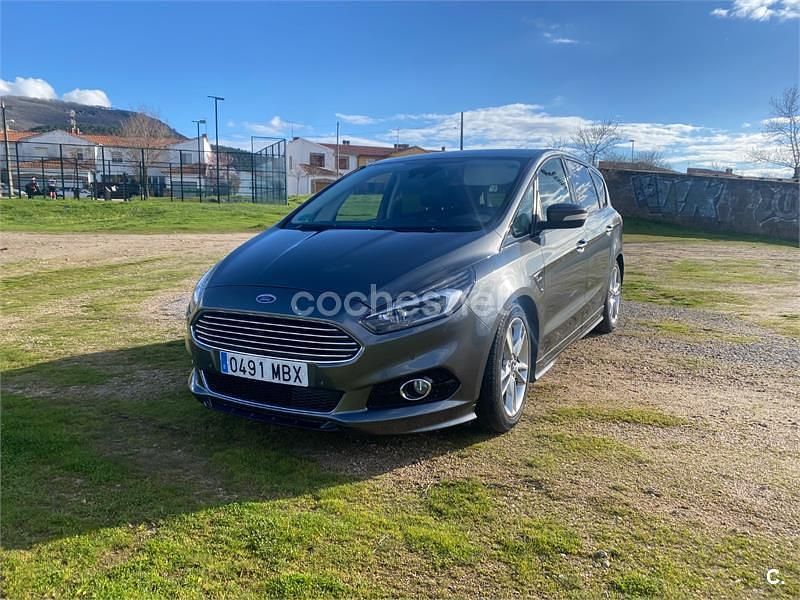 Usado Ford S-MAX Titanium 180 CV (132 kW) 2017 Gris / plata Monovolumen