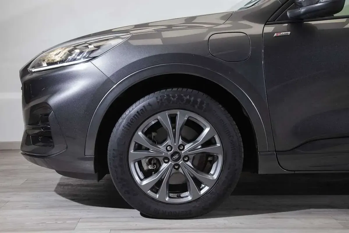 Usado Ford Kuga ST-Line 226 CV (166 kW) 2020 Gris SUV