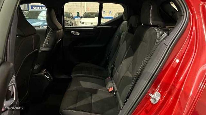 Usado Volvo XC40 Core 2023 Rojo SUV