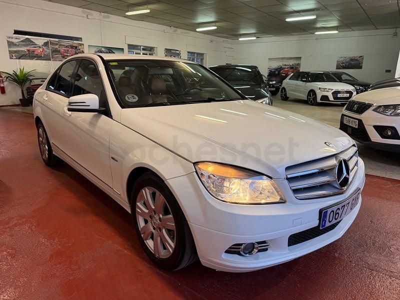 Usado Mercedes C200 Avantgarde 136 CV (100 kW) 2010 Blanco Berlina