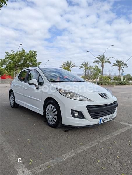 Usado Peugeot 207 70 CV (51 kW) 2012 Blanco Berlina