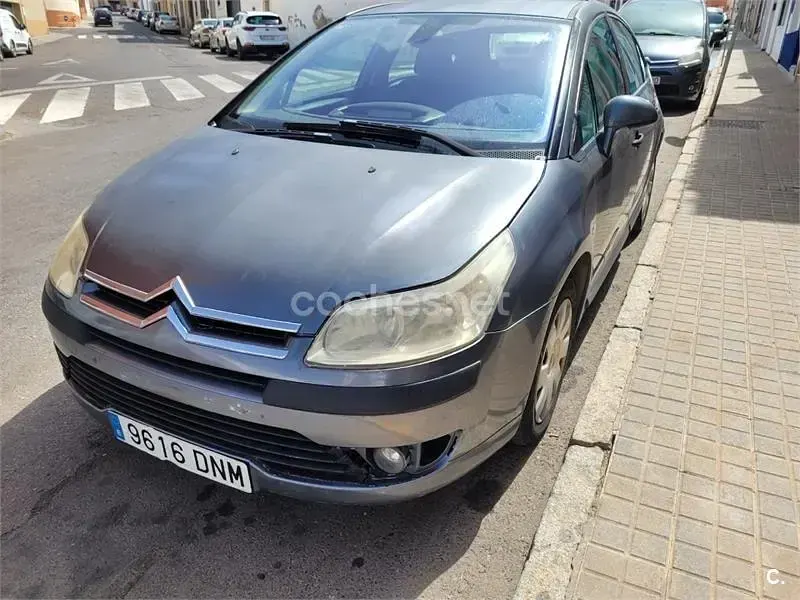 Usado Citroën C4 92 CV (67 kW) 2005 Gris / plata Berlina