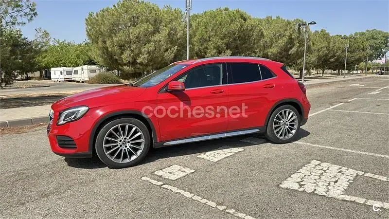 Usado Mercedes GLA200 136 CV (100 kW) 2018 Rojo SUV