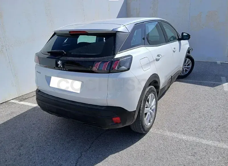 Usado Peugeot 3008 Active 130 CV (95 kW) 2022 Blanco SUV
