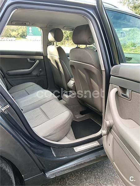 Usado Audi A4 140 CV (102 kW) 2005 Gris / plata Familiar