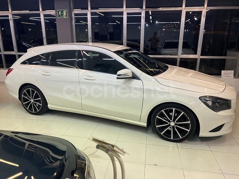 Usado Mercedes CLA200 Shooting Brake Urban 136 CV (100 kW) 2016 Blanco Familiar