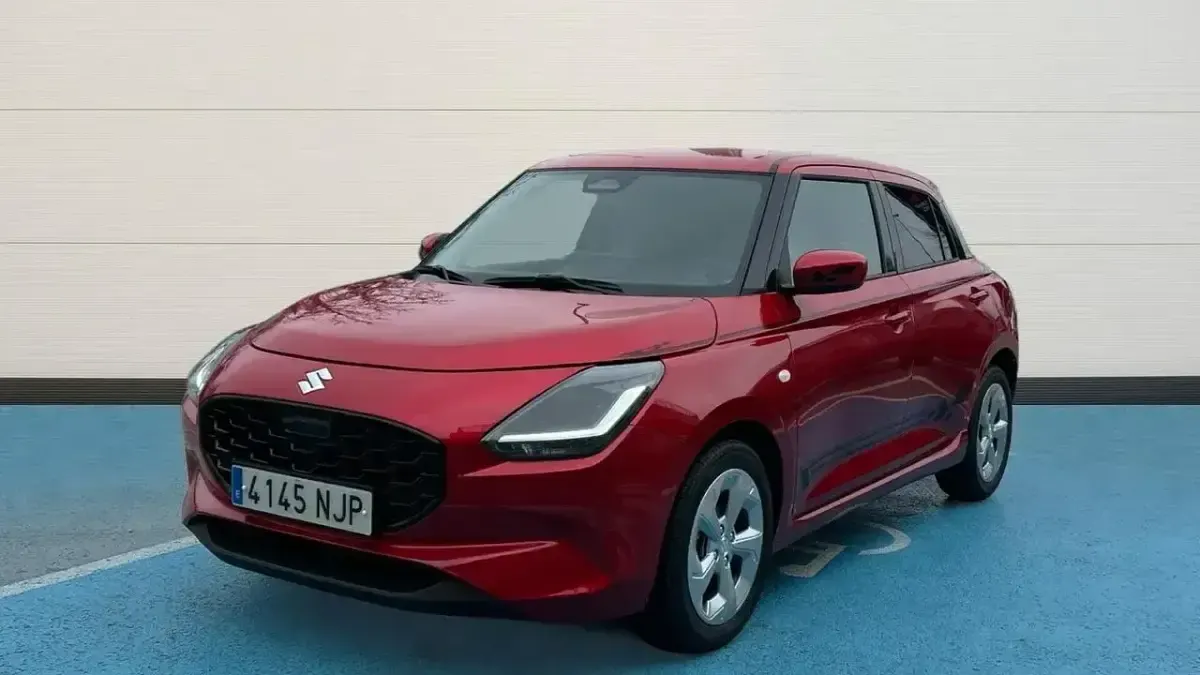 Usado Suzuki Swift 81 CV (59 kW) 2025 Rojo Utilitario