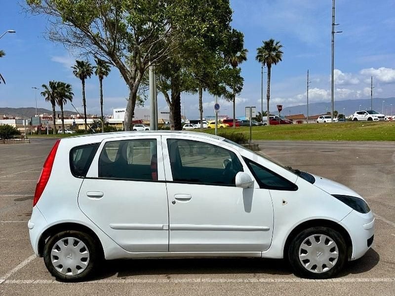 Usado Mitsubishi Colt Inform 95 CV (69 kW) 2007 Blanco Monovolumen