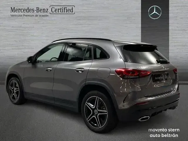 Usado Mercedes GLA250 AMG line 218 CV (160 kW) 2022 Gris montaña SUV