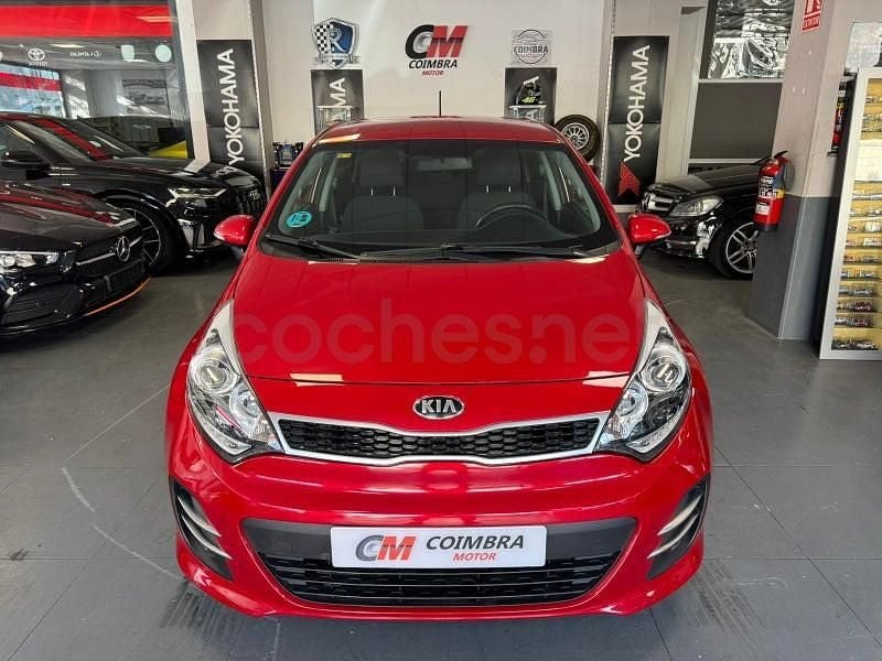 Usado Kia Rio 84 CV (61 kW) 2016 Rojo Utilitario
