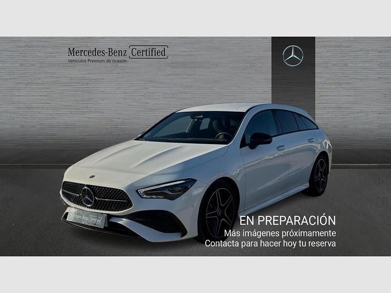 Usado Mercedes CLA200 150 CV (110 kW) 2024 Blanco polar (sólido) Utilitario