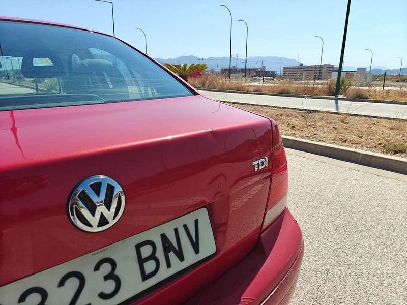 Granate Usado 2001 VW Bora Conceptline Berlina | 3499 € - Imagen 1/4