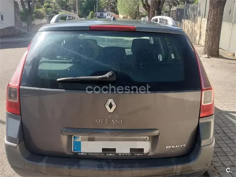 Usado Renault Mégane GrandTour Dynamique 130 CV (95 kW) 2006 Gris / plata Familiar