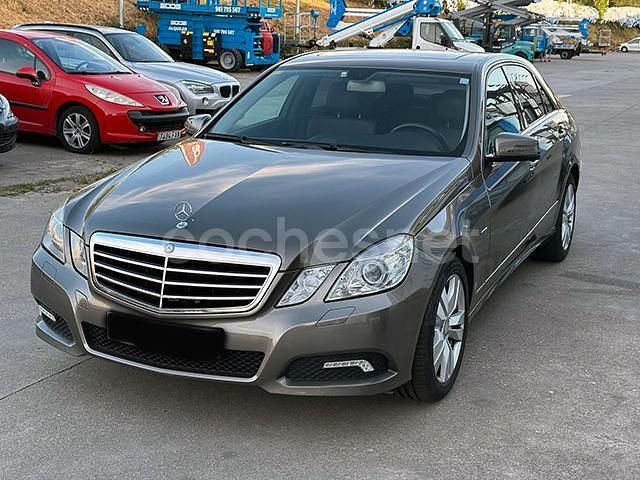 Usado Mercedes E250 Avantgarde 204 CV (150 kW) 2010 Gris / plata Berlina