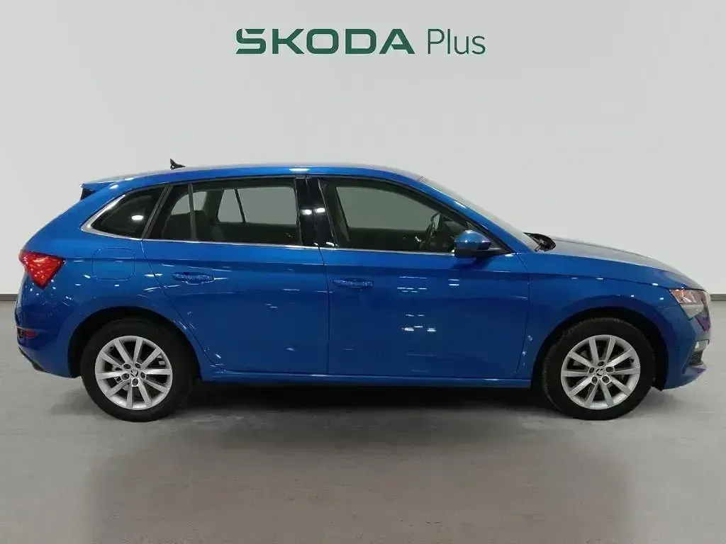 Usado Skoda Scala Ambition 110 CV (80 kW) 2021 Azul Utilitario