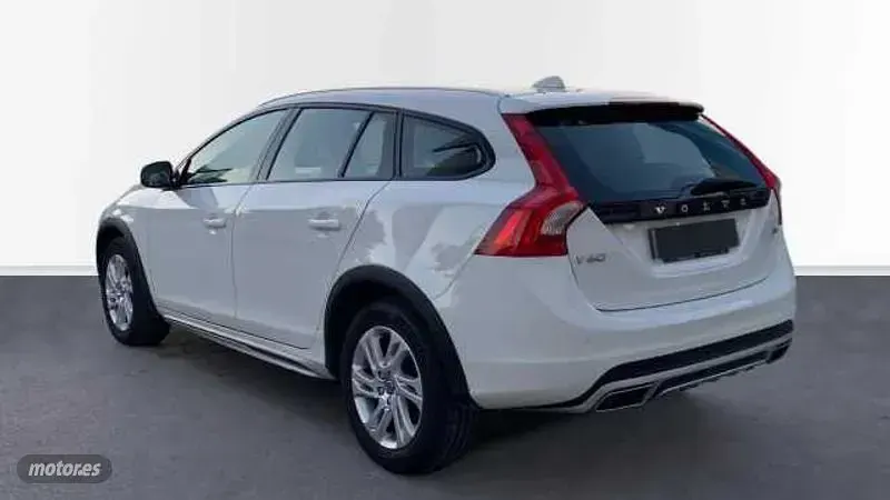 Usado Volvo V60 Momentum 2017 Blanco Familiar