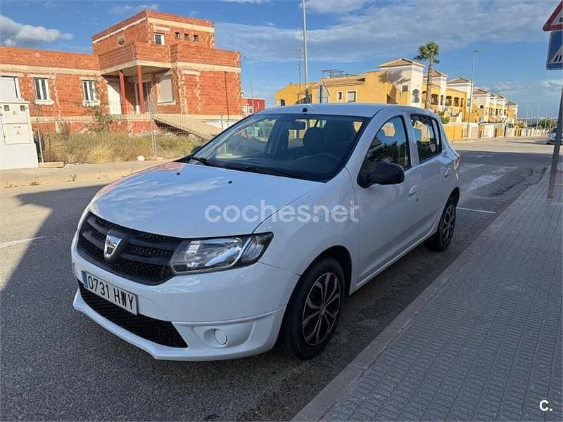 Usado Dacia Sandero Lauréate 75 CV (55 kW) 2014 Blanco Berlina