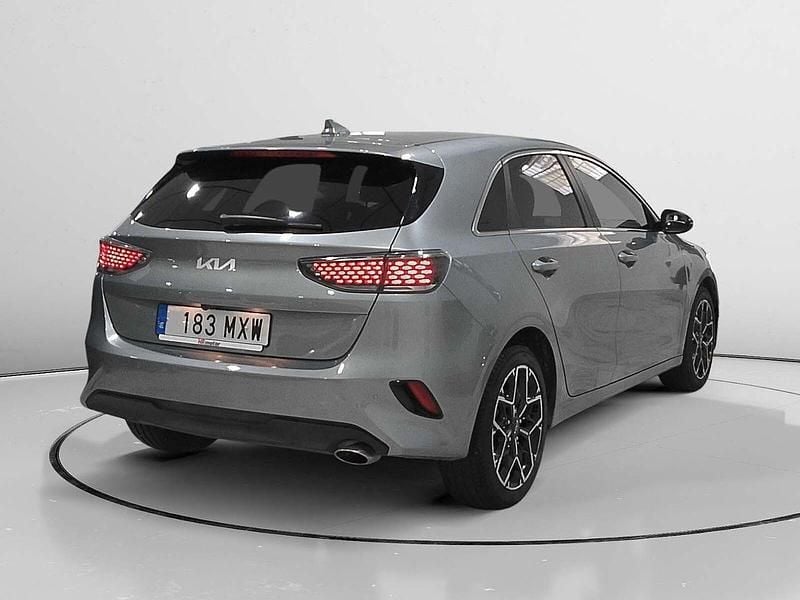 Usado Kia Ceed Style 101 CV (74 kW) 2025 Gris Utilitario