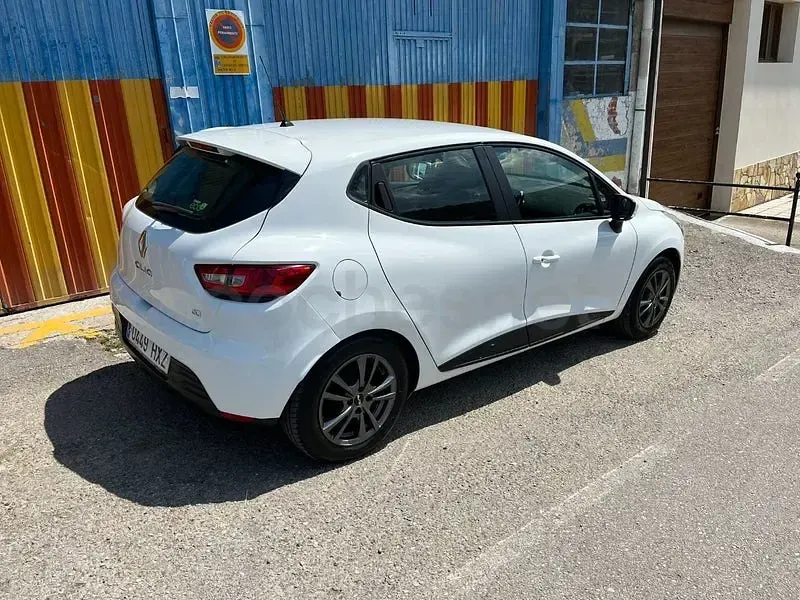 Usado Renault Clio IV Expression 90 CV (66 kW) 2014 Blanco Berlina