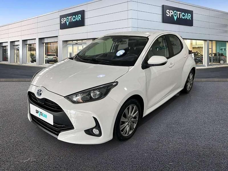 Blanco Usado 2023 Toyota Yaris Hybrid Active Berlina | 19.900 € (Precio justo) - Imagen 1/4