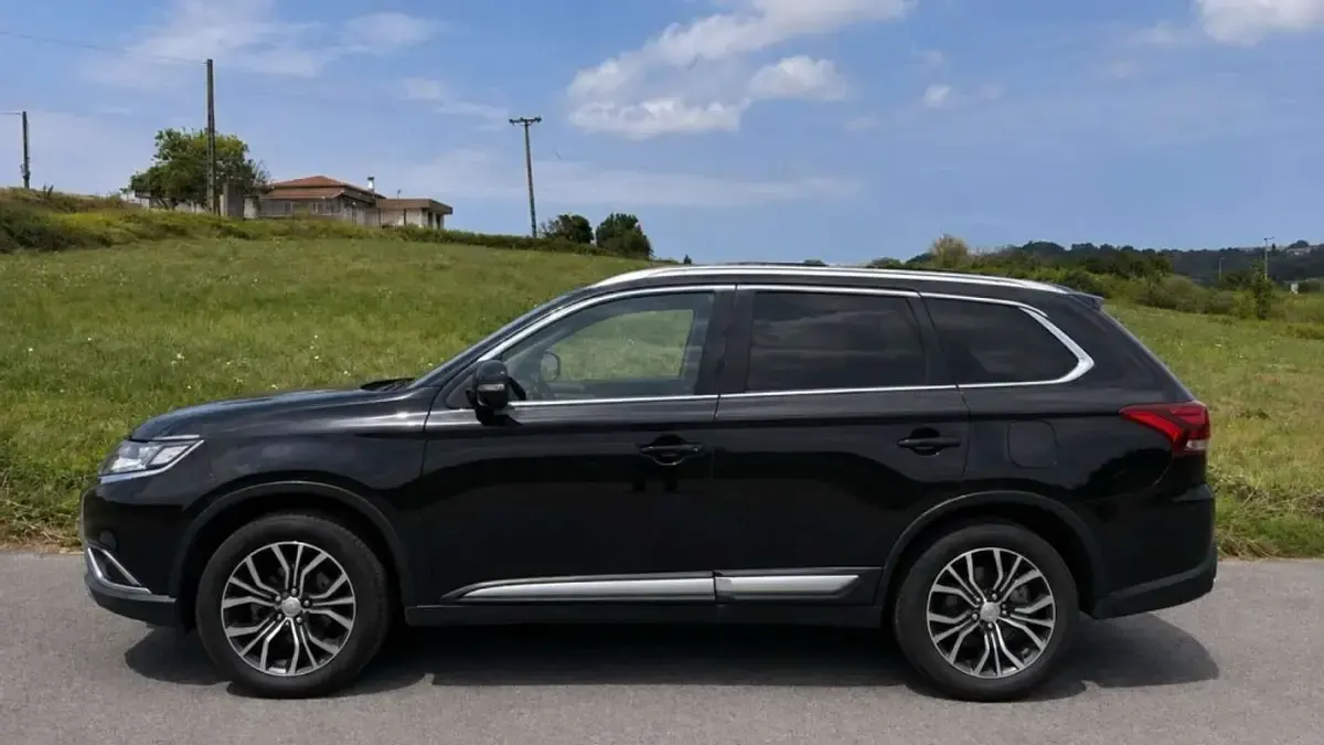 Usado Mitsubishi Outlander Motion 150 CV (110 kW) 2016 Negro SUV