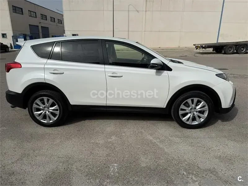Usado Toyota RAV4 Executive 150 CV (110 kW) 2015 Blanco SUV