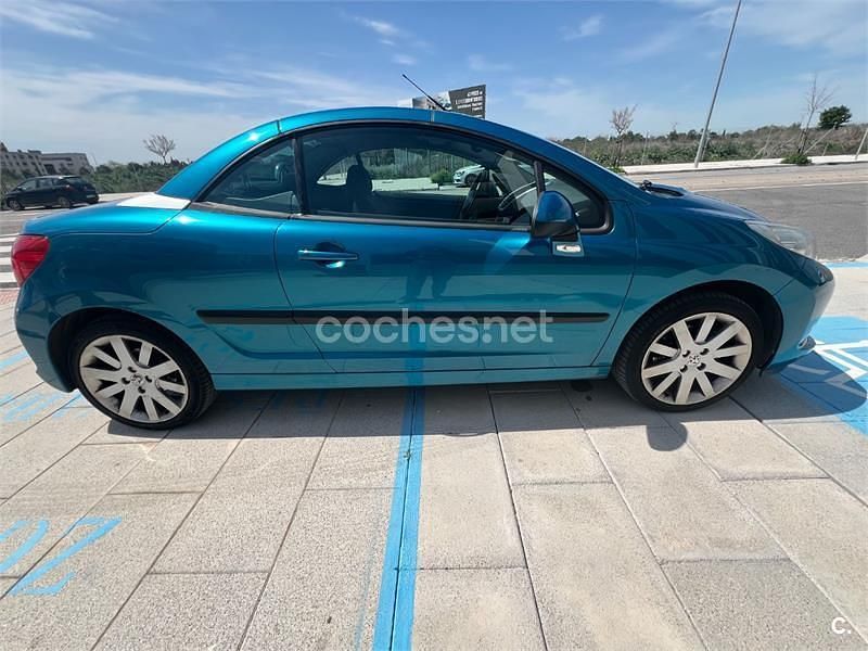 Usado Peugeot 207 CC 120 CV (88 kW) 2007 Azul Descapotable