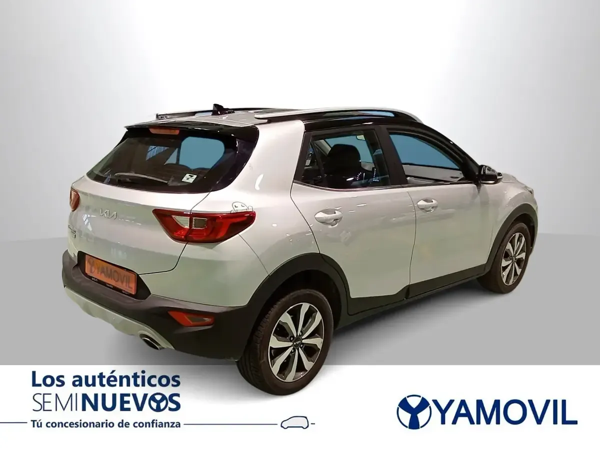 Usado Kia Stonic 100 CV (73 kW) 2021 Gris SUV